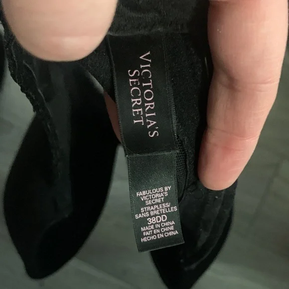 Chic Black Lace Strapless Bra - Picture 3 of 5